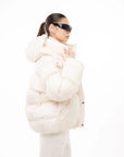 Молочний пуховик оверсайз