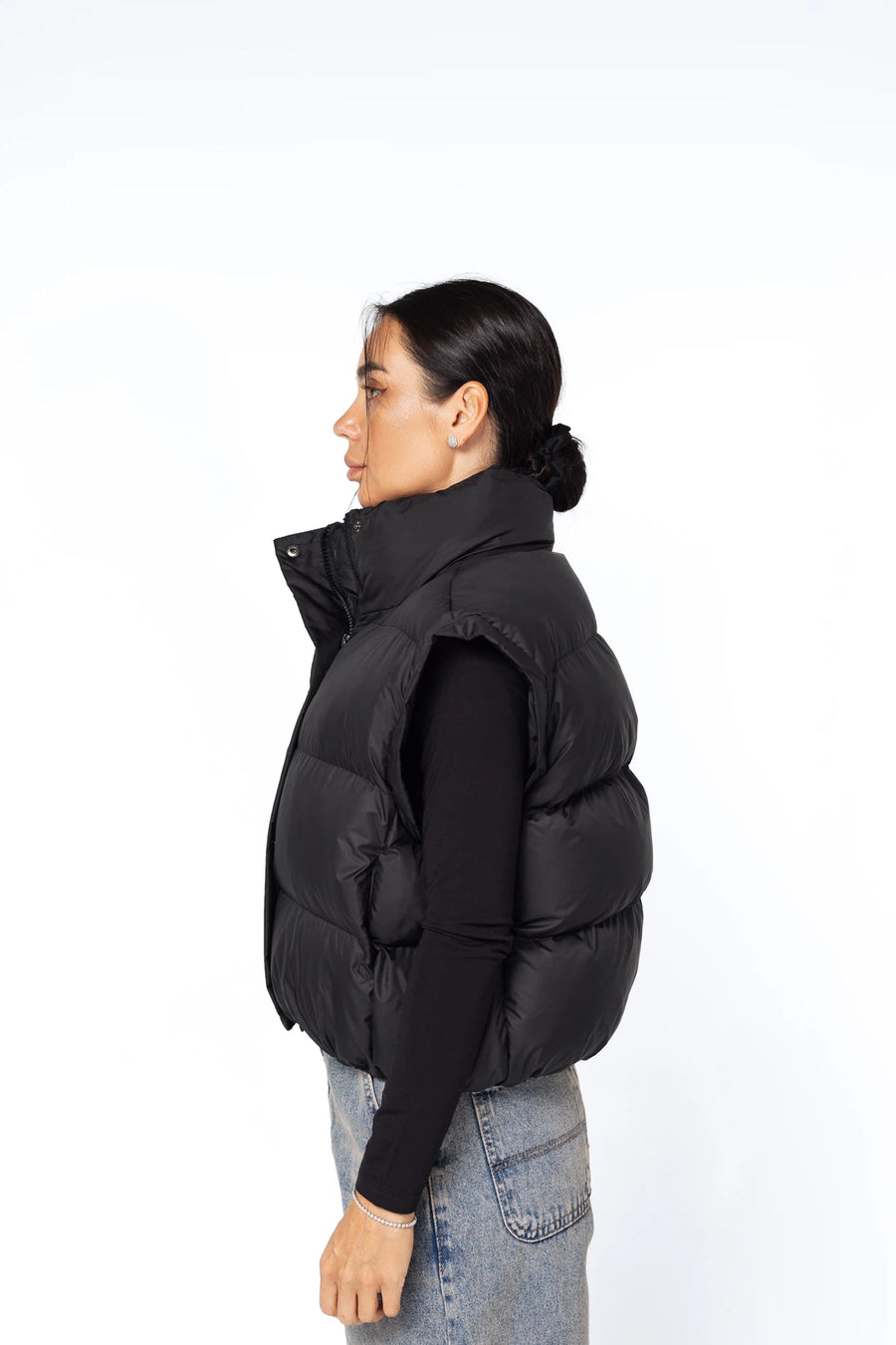 Жилет укорочений на затяжках -  Чорний