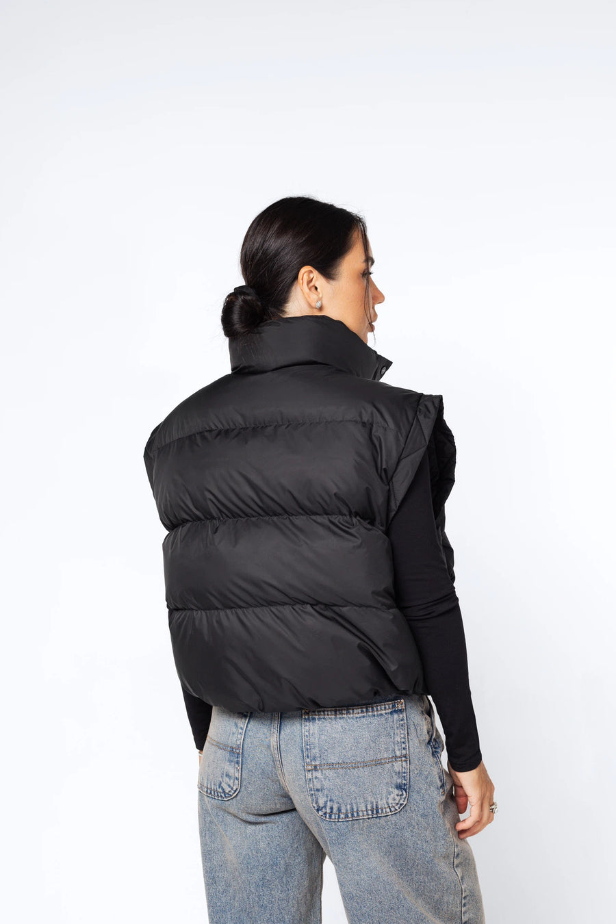 Жилет укорочений на затяжках -  Чорний