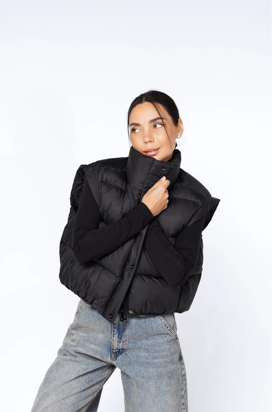 Жилет укорочений на затяжках -  Чорний