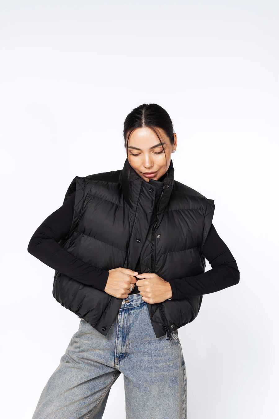 Жилет укорочений на затяжках -  Чорний