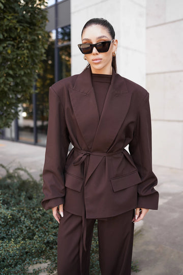 Жакет з драпіюванням на рукавах та об'ємними плечима коричневий