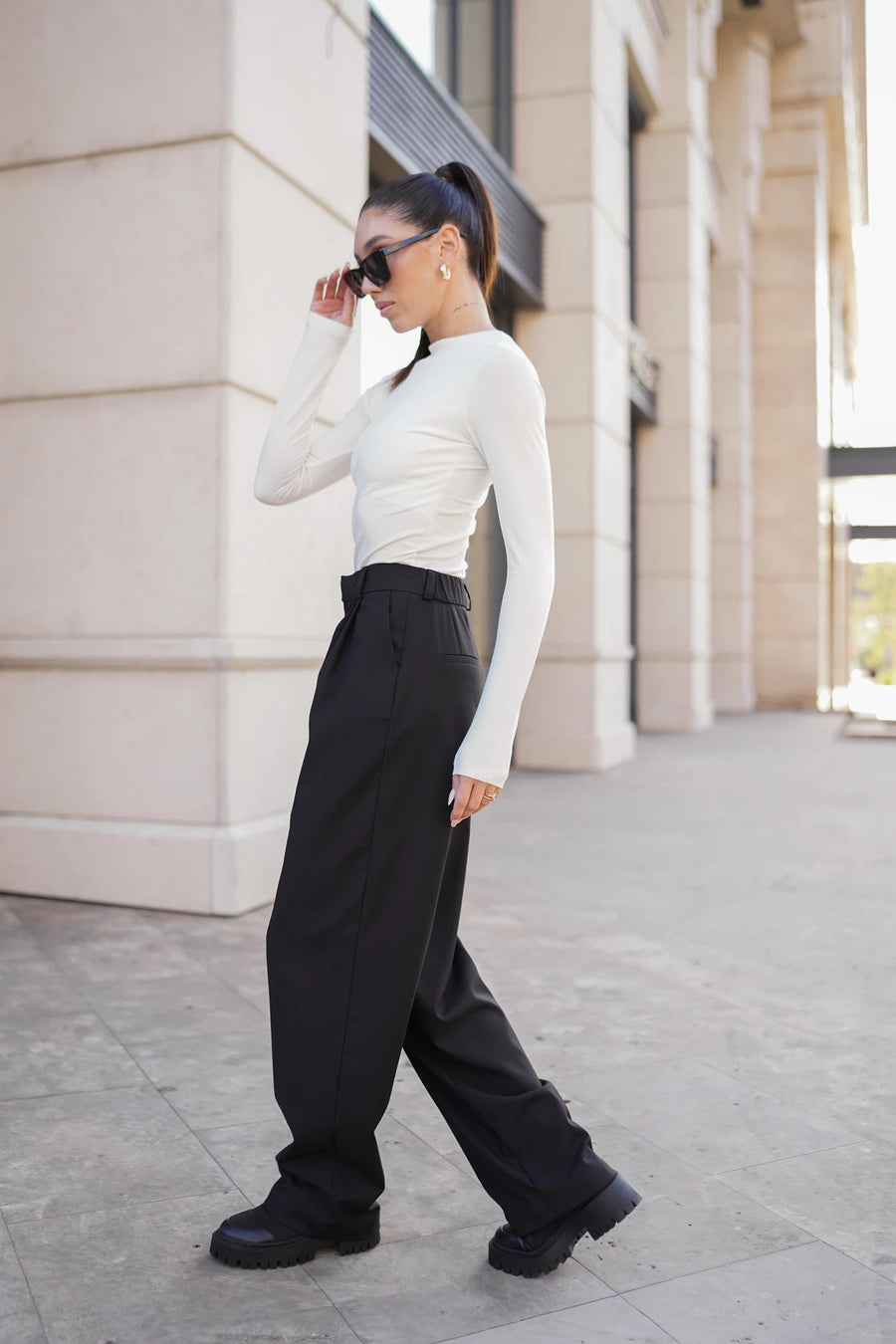 Брюки класичного крою - чорні