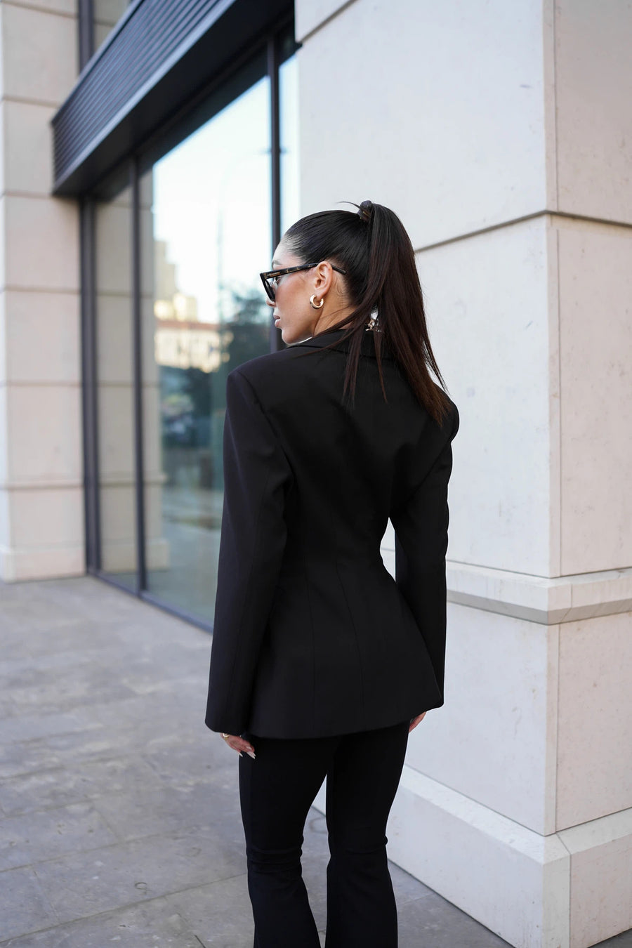 Приталений жакет - чорний