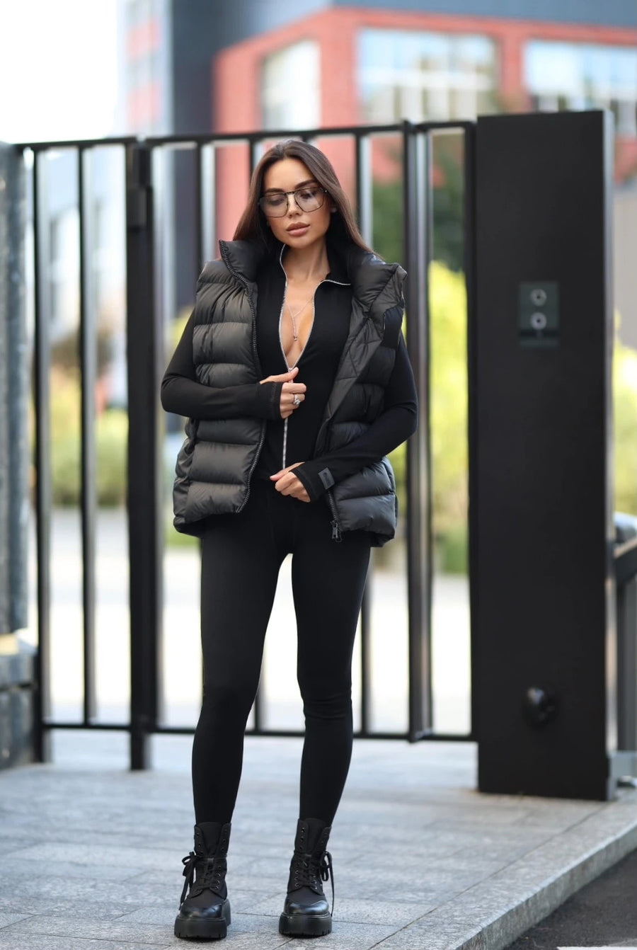 Жилет з подовженою спинкою - чорний