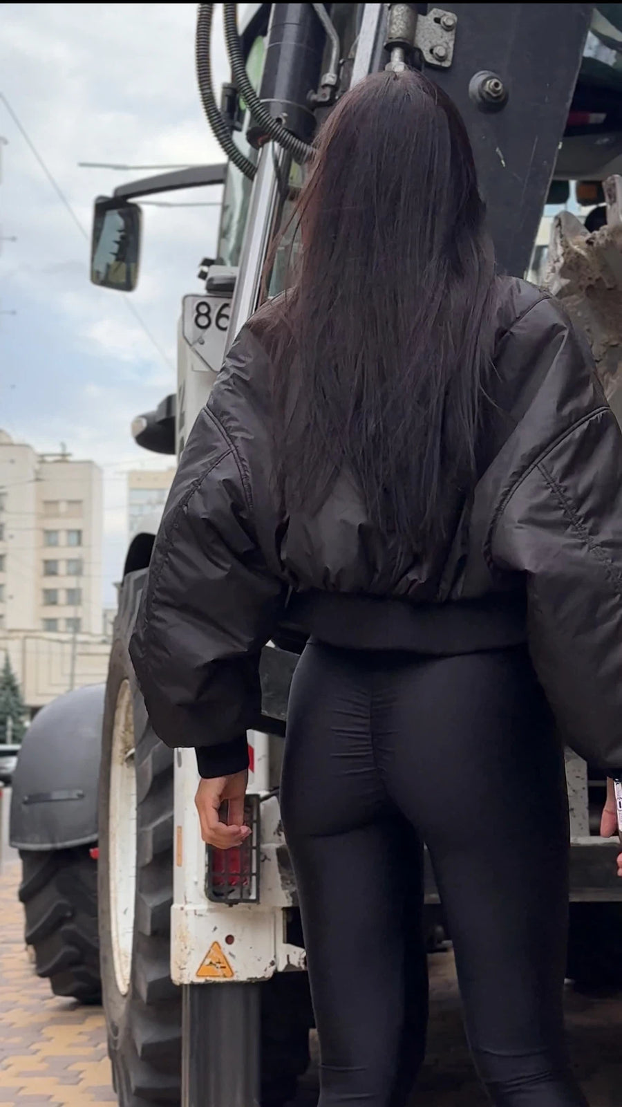 Укорочений бомбер на утеплювачі - чорний