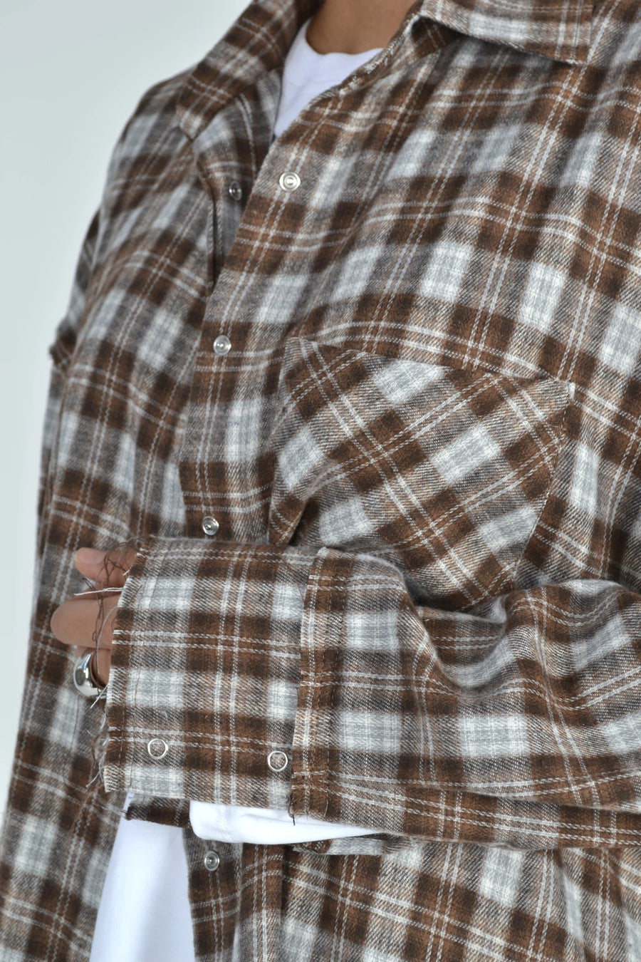 Картата сорочка з бахромою - коричнева