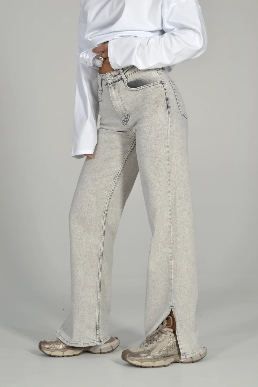 Джинси з розрізами - світло-сірі