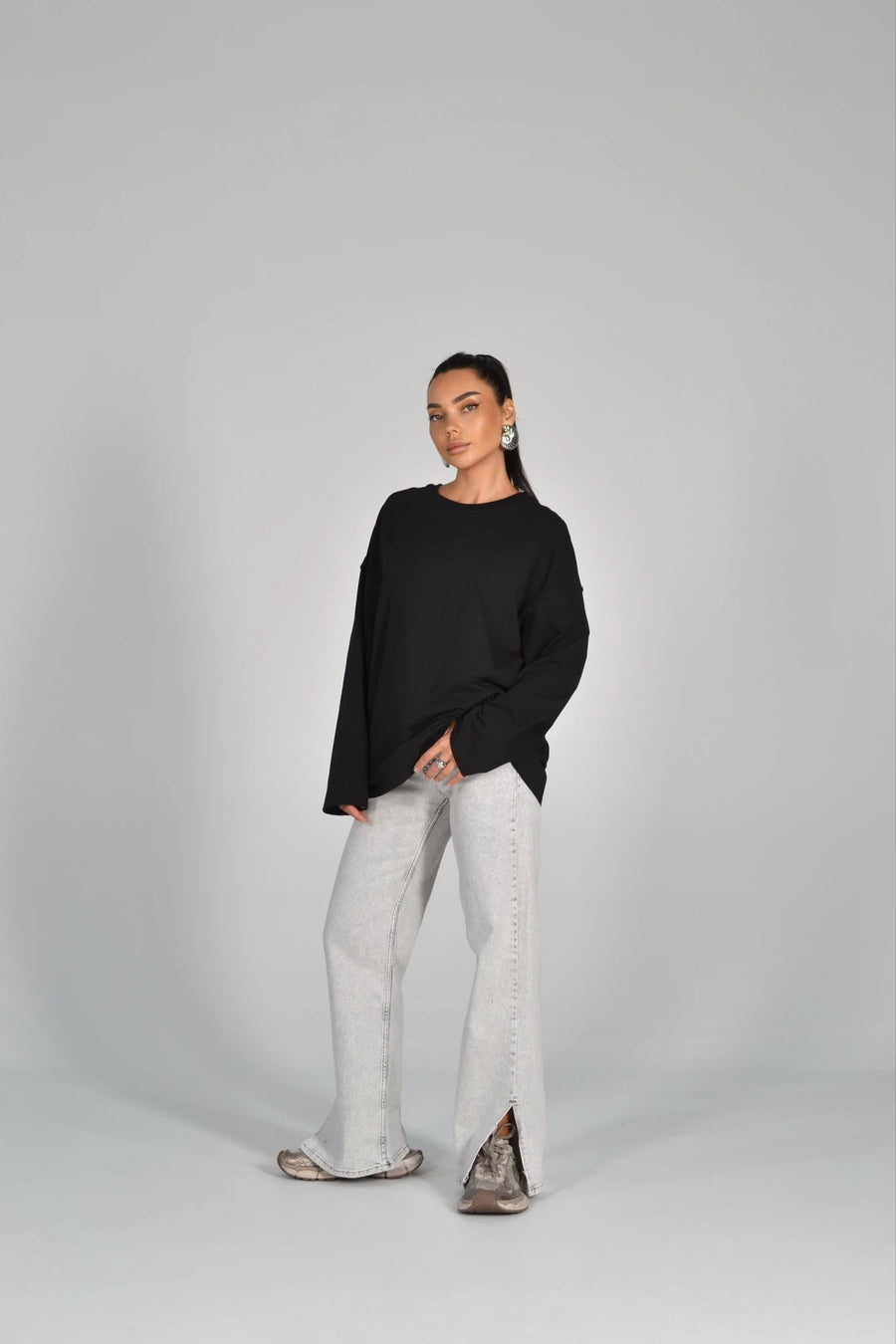 Джинси з розрізами - світло-сірі