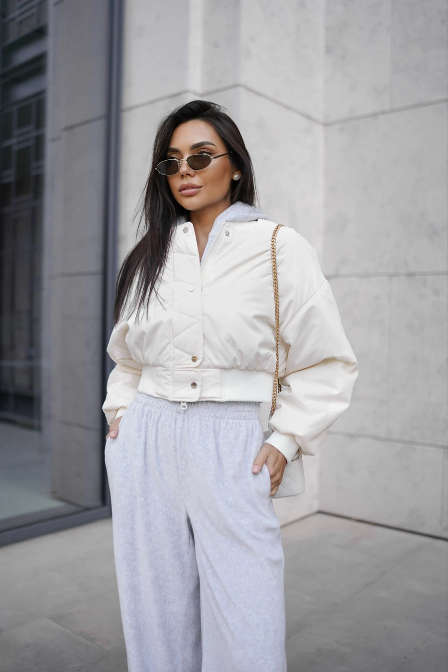 Укорочений бомбер на утеплювачі - молочний