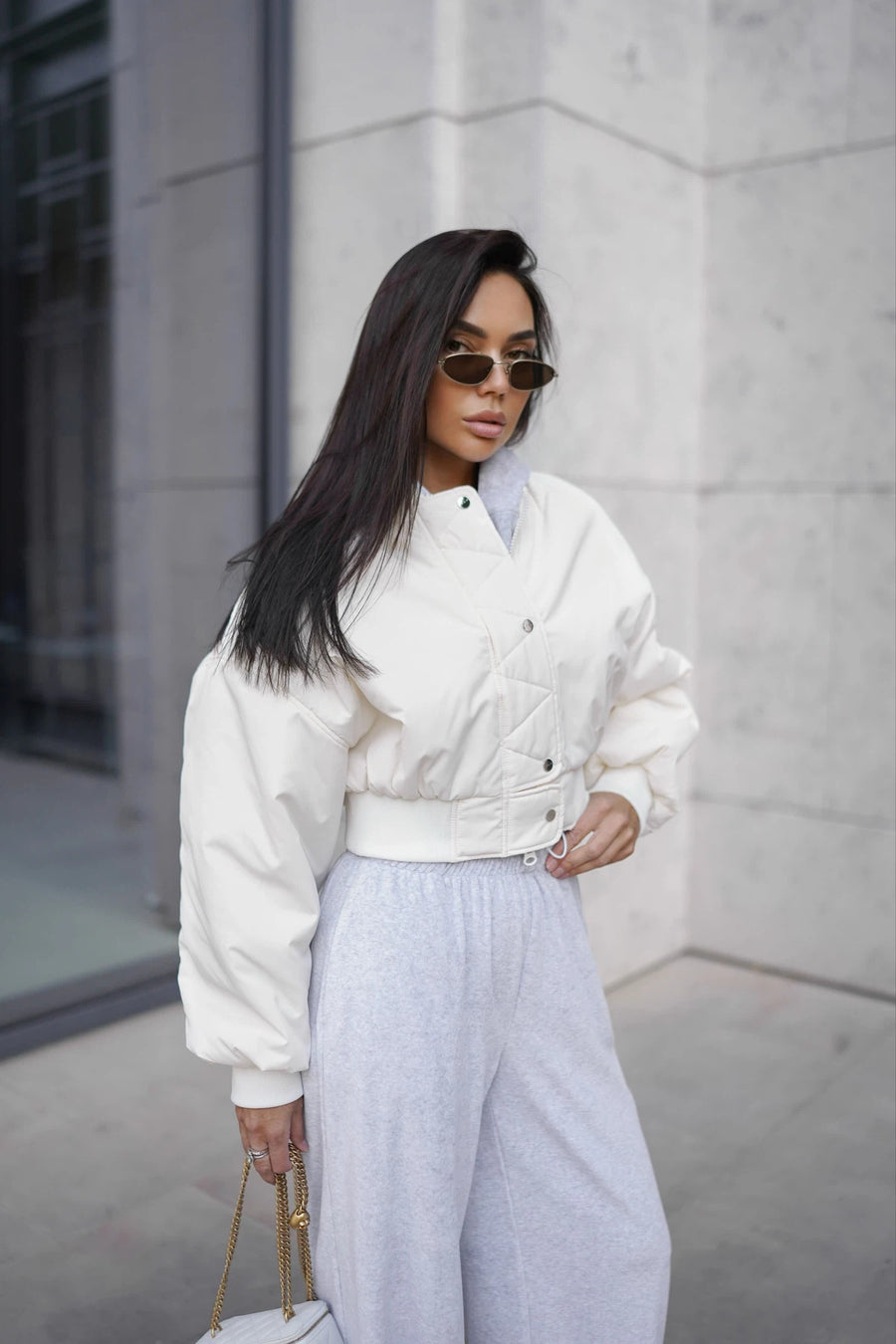 Укорочений бомбер на утеплювачі - молочний