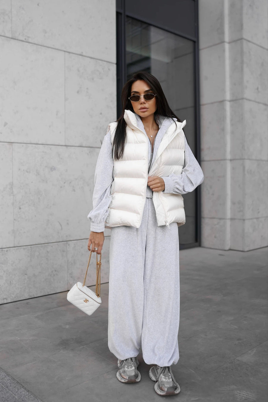 Жилет з подовженою спинкою - молочний