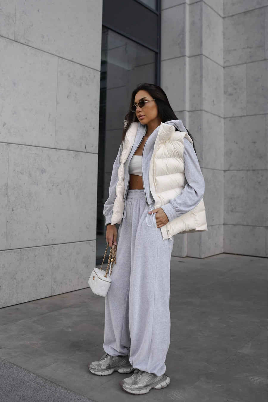 Жилет з подовженою спинкою - молочний