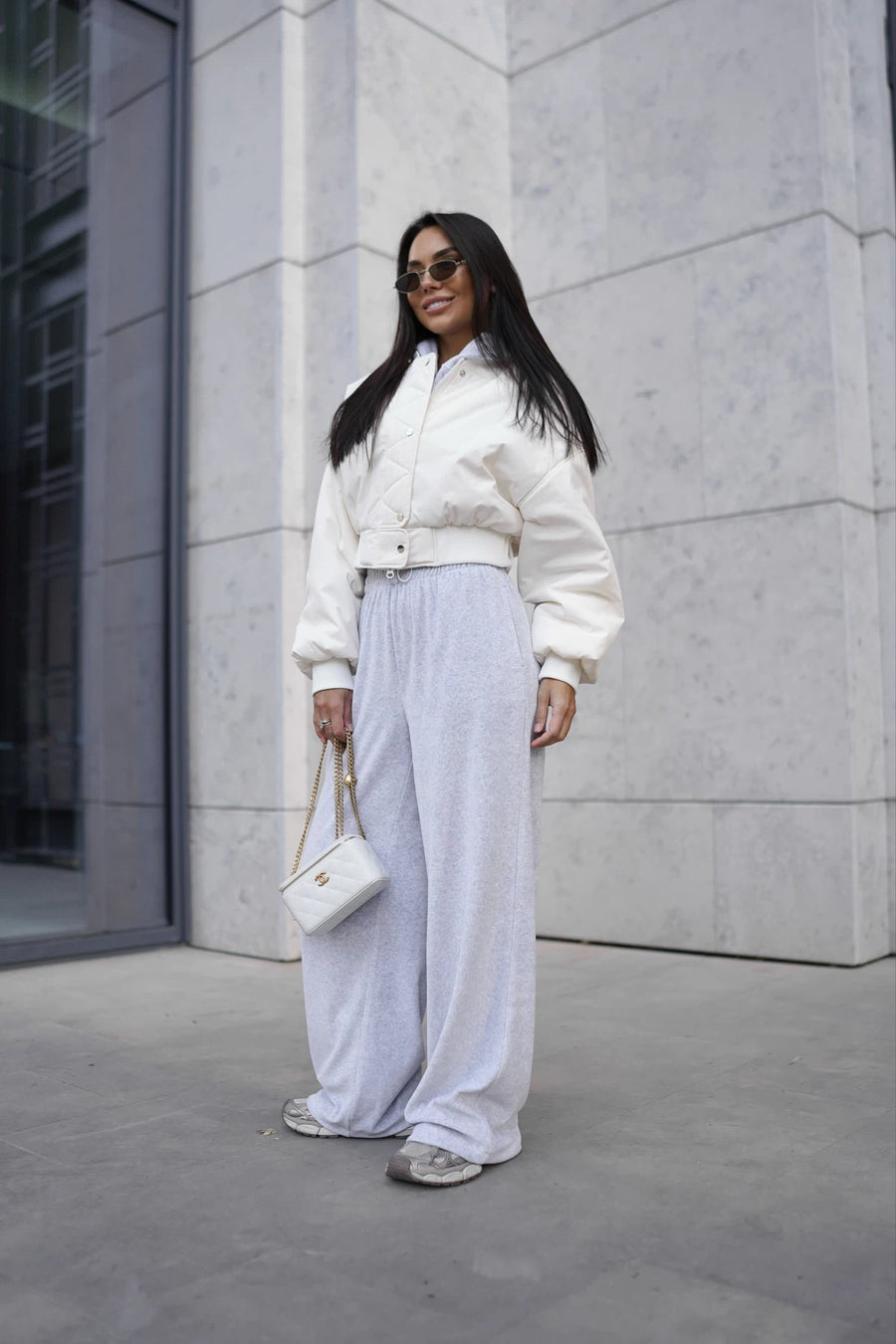 Укорочений бомбер на утеплювачі - молочний