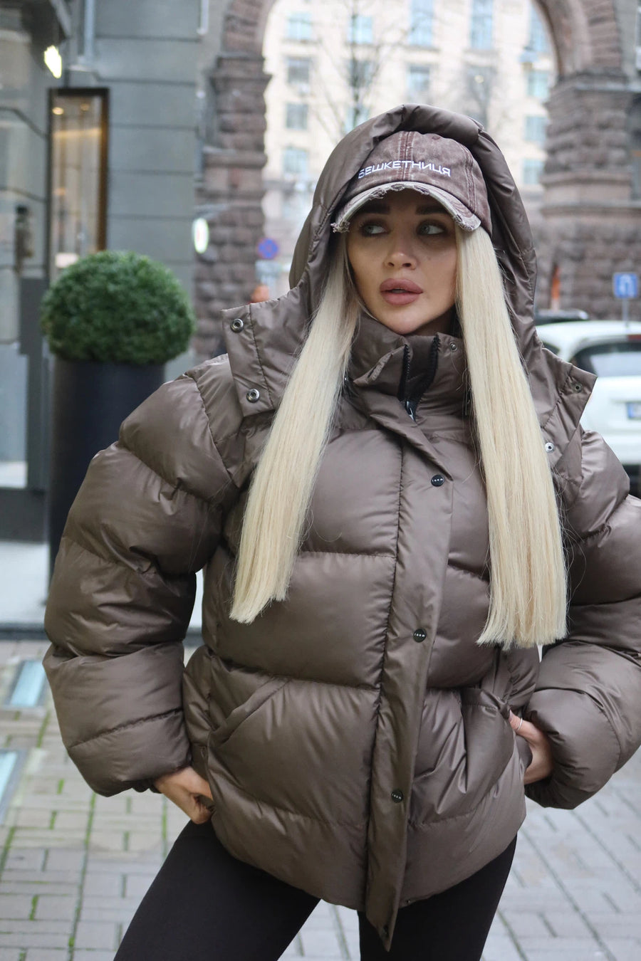 Пуховик в стилі оверсайз - мокко